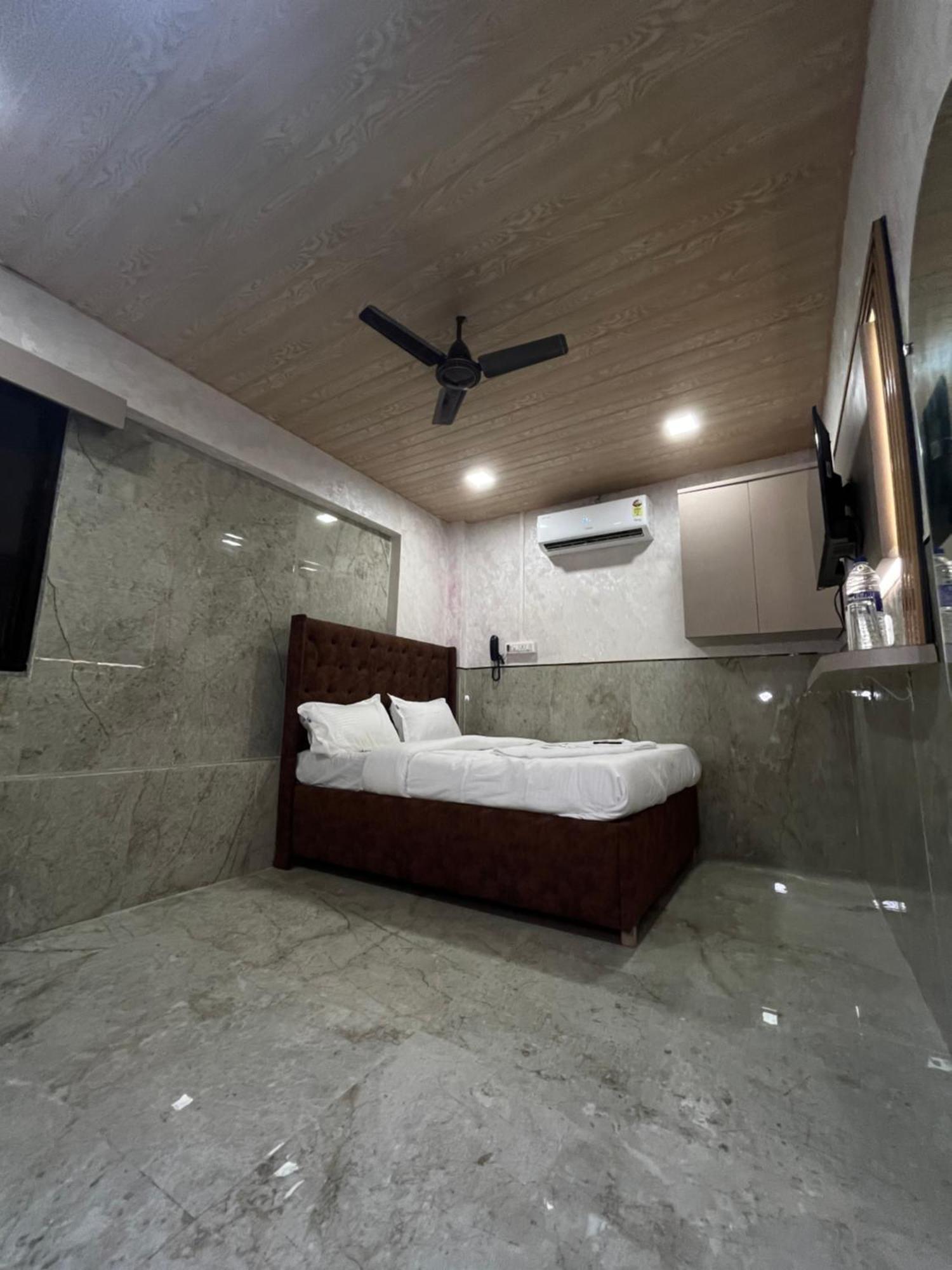 Hotel Newyork By Stayzy Rooms Bombay Habitación foto